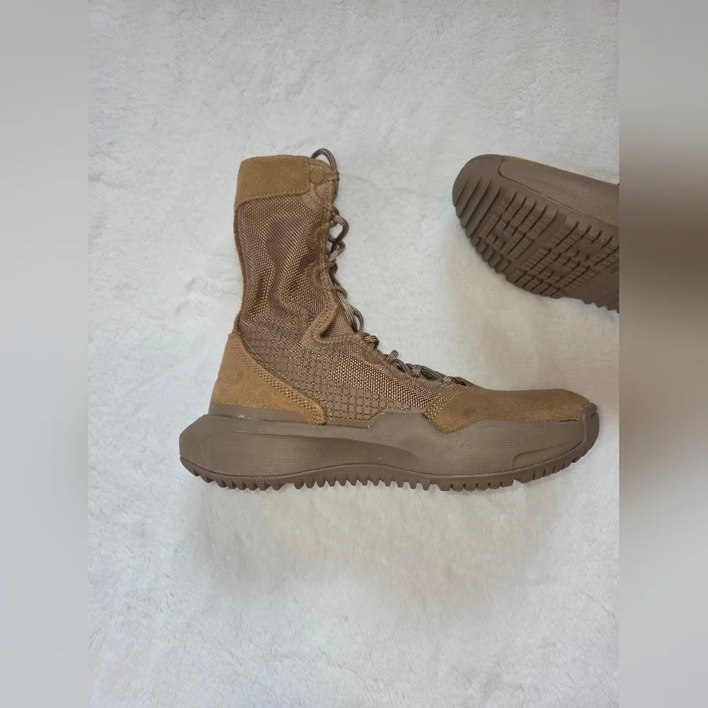 Nike SFB B2 Tactical Boots Coyote – Size 4 Men, New